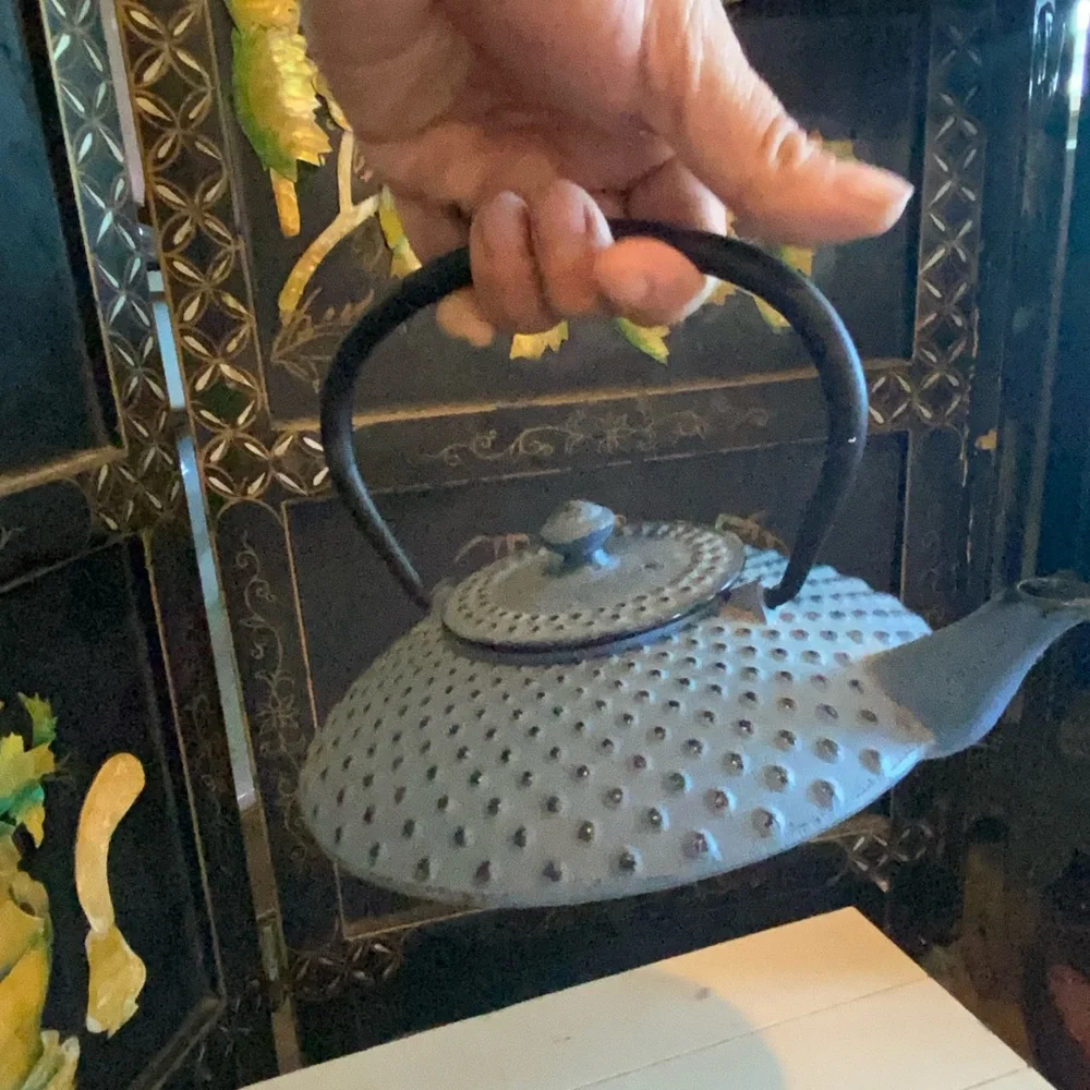 Heavy Tea Pot - Picture 4 of 6